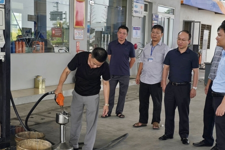 Hưng Yên: Kiểm tra chất lượng xăng sinh học E10 tại các cửa hàng kinh doanh xăng dầu