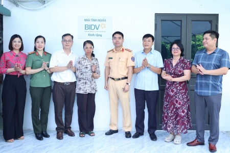 Ninh Bình: Khánh thành, bàn giao 2 ngôi nhà Đại đoàn kết cho các hộ nghèo