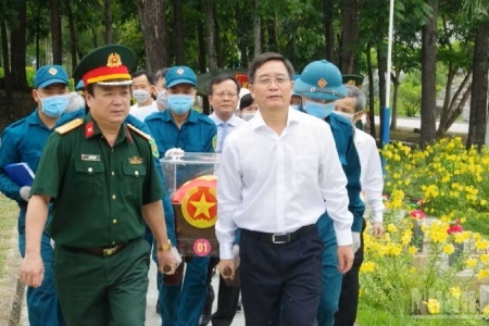 Bí thư Thành ủy Huế yêu cầu đẩy nhanh lấy mẫu ADN hài cốt liệt sĩ