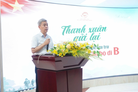 Trưng bày tài liệu lưu trữ và kỷ vật của cán bộ đi B "Thanh xuân gửi lại"