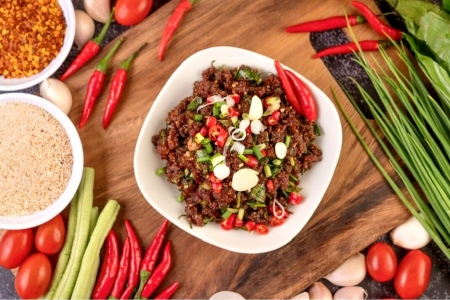 Larb - Món ăn biểu tượng của may mắn và thịnh vượng ở Lào