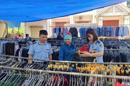 Đội Quản lý thị trường số 4 Lạng Sơn tăng cường kiểm soát hàng hóa tại chợ phiên Chi Lăng