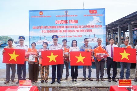 Hải đoàn 32 đồng hành với ngư dân phường Bắc Nha Trang