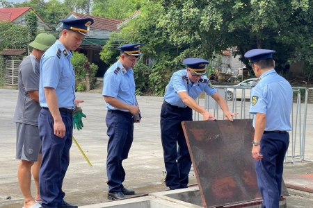 Đội QLTT số 4 Lạng Sơn tăng cường kiểm tra, giám sát các cửa hàng xăng dầu