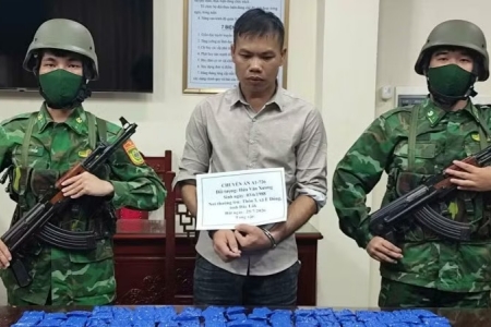 Triệt phá vụ vận chuyển gần 2,8kg ma túy tổng hợp