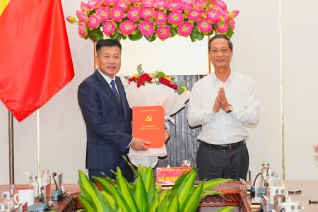 Đại tá Nguyễn Bình Khánh, Phó Giám đốc Công an thành phố giữ chức vụ Phó Chánh Văn phòng Thành ủy Hải Phòng