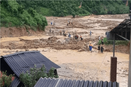 Mưa lớn dồn dập, cảnh báo lũ quét và sạt lở đất tại Phú Thọ, Thanh Hóa, Nghệ An