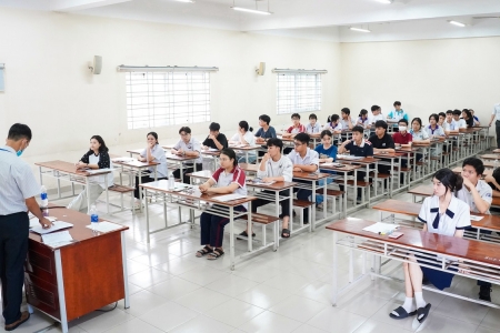Thủ tướng yêu cầu chấm dứt bệnh thành tích, xử lý nghiêm lạm thu và dạy thêm trái quy định