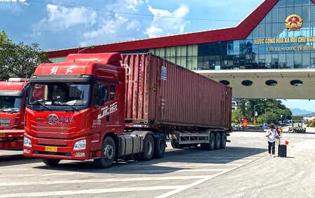Lạng Sơn: Hơn 1.800 xe hàng thông quan trong ngày