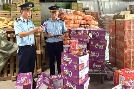 Lạng Sơn: Đội QLTT số 1 thu giữ hơn 1.000 sản phẩm mì ăn liền không rõ nguồn gốc