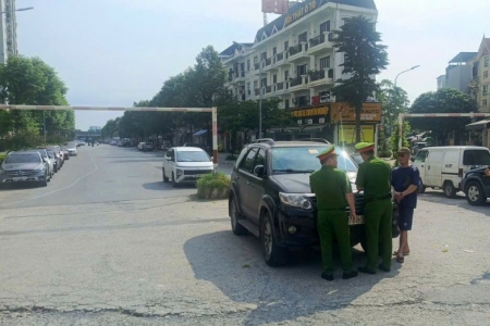 Hà Nội: Hàng nghìn ô tô thiếu bãi đỗ, phường Định Công nỗ lực lập lại trật tự