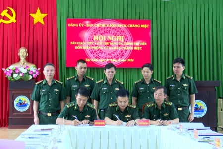 Bàn giao chức vụ Bí thư Đảng ủy, Chính trị viên Đồn Biên phòng Cửa khẩu Chàng Riệc