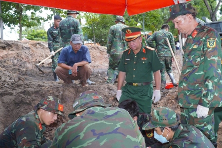 Tìm thấy thêm 10 bộ hài cốt liệt sĩ tại Công viên Lê Thị Riêng
