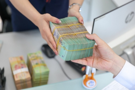Lãi suất hạ nhiệt nhưng tín dụng bất động sản vẫn chịu sức ép