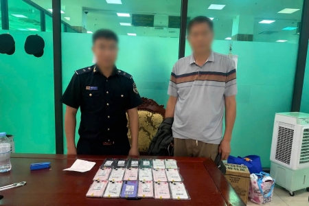Hải quan cửa khẩu quốc tế Lào Cai liên tiếp phát hiện 3 vụ vận chuyển điện thoại nhập lậu
