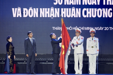 Vinamilk đón nhận Huân chương độc lập hạng nhất tại dấu mốc 50 năm