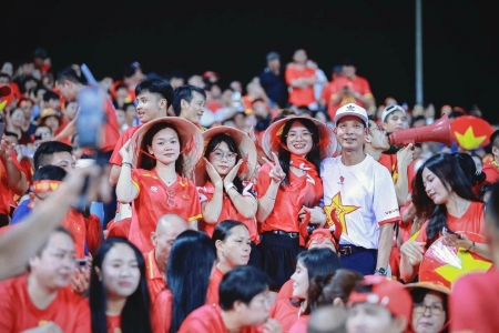 Sân Mỹ Đình “nóng” trước giờ G: Cổ động viên sẵn sàng "tiếp lửa" đội tuyển Việt Nam