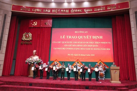 Trao quyết định của Chủ tịch nước cho 9 sĩ quan Công an thực hiện nhiệm vụ gìn giữ Hòa bình Liên hợp quốc