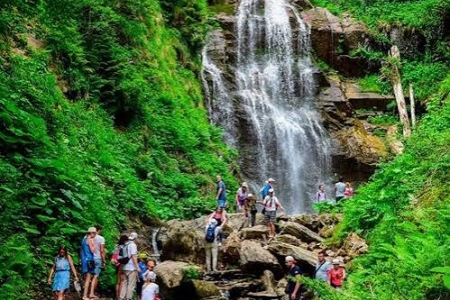 Ninh Bình siết quản lý hoạt động du lịch mạo hiểm, bảo đảm an toàn cho du khách