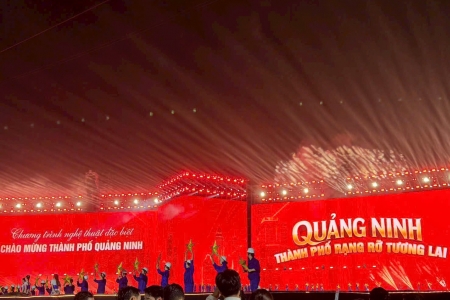 Chương trình nghệ thuật “Quảng Ninh - Thành phố rạng rỡ tương lai” xác lập kỷ lục Việt Nam