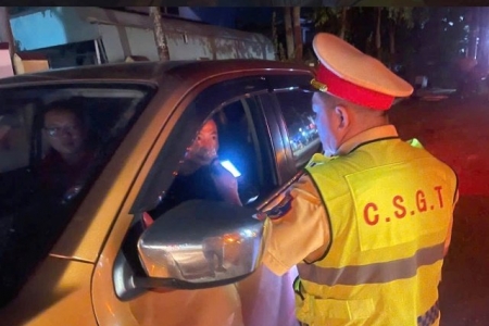 Đắk Lắk: Cảnh sát giao thông tăng cường kiểm soát xe kinh doanh vận tải dịp lễ 2/9