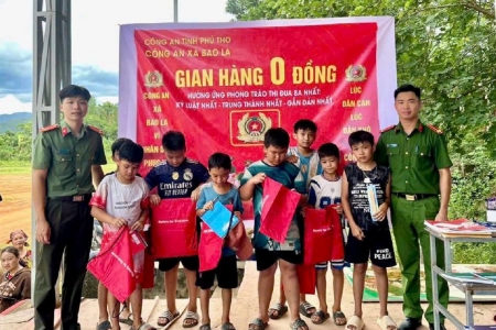 Phú Thọ: Công an xã Bao La tổ chức "Gian hàng 0 đồng" hỗ trợ người dân dịp Quốc khánh 2/9