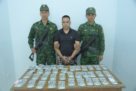 BĐBP tỉnh Lạng Sơn: Bắt giữ đối tượng vận chuyển 392 tờ tiền USD nghi là tiền giả
