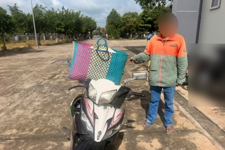 Tây Ninh: Bắt quả tang đối tượng vận chuyển 400 bao thuốc lá ngoại nhập lậu