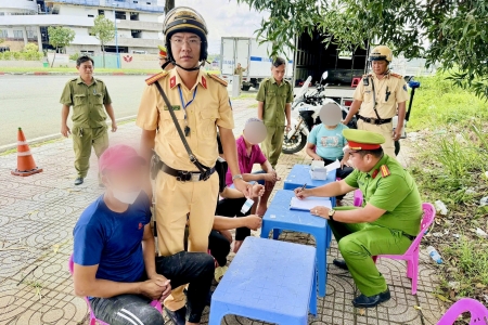 CSGT Rạch Chiếc tăng cường kiểm tra ma túy đối với tài xế