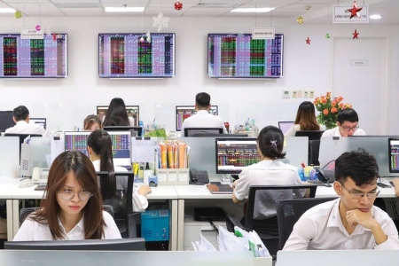 Chứng khoán sáng 10/9: Sắc xanh le lói ở nhóm bán lẻ giữa phiên giao dịch ảm đạm