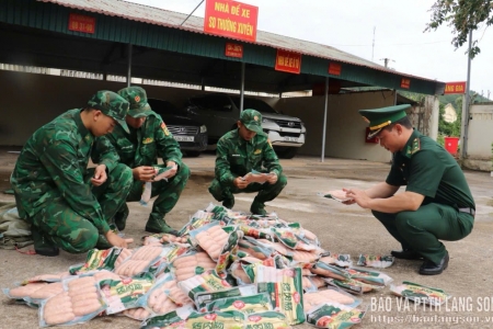 Lạng Sơn: Thu giữ 100 kg xúc xích không rõ nguồn gốc tại khu vực Chi Ma
