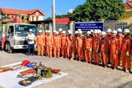 Điện lực Kim Sơn chủ động bảo đảm an toàn lưới điện mùa mưa bão