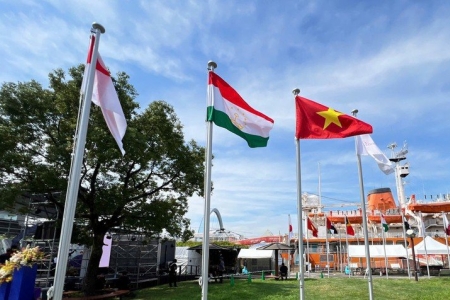 Đoàn Thể thao Việt Nam thượng cờ tại Cảng Nagoya trước thềm ASIAD 20