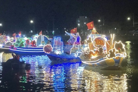 Gia Lai: Sông Hà Thanh lung linh sắc màu lễ hội