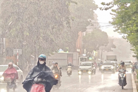 Thời tiết ngày 23/9: Trung Bộ và Nam Bộ tiếp tục mưa lớn, cảnh báo mưa cực đoan