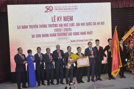 Trường Đại học Luật đón nhận Huân chương Lao động hạng Nhất dịp kỷ niệm 50 năm ngày truyền thống