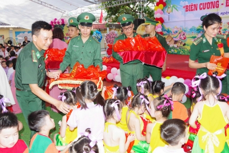 Chương trình “Biên cương - Đêm hội trăng rằm" tại khu vực biên giới biển Hải Phòng