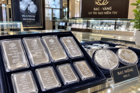 Giá bạc hôm nay 24/9: Tiếp đà suy giảm