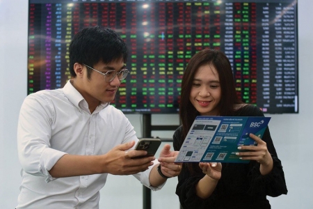 Chứng khoán ngày 24/9: VN-Index giằng co, nhà đầu tư nên thận trọng trước khi giải ngân