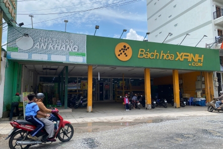 TP.HCM: Công an vào cuộc vụ Bách Hóa Xanh bán xúc xích mốc, hết hạn cho khách