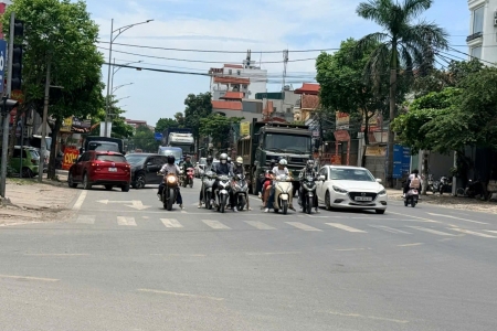 Hà Nội nắng nóng 37 độ C trước khi đón không khí lạnh