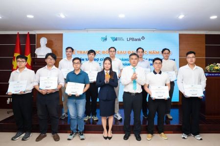 LPBank triển khai chương trình khuyến mại “Chạm LPBank Plus - Chạm quà chất”