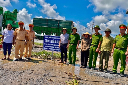 Ninh Bình: Xã Hồng Phong ra quân chấn chỉnh hoạt động bến, bãi ven sông