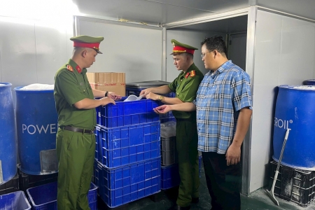 Hà Nội: Triệt phá cơ sở sản xuất, kinh doanh thực phẩm bổ sung có dấu hiệu giả mạo