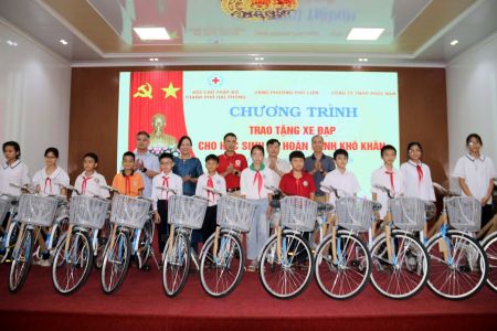 Phường Phù Liễn trao tặng xe đạp cho 50 học sinh có hoàn cảnh khó khăn