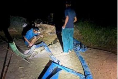 Quảng Ngãi: Bắt quả tang 2 đối tượng khai thác cát trái phép trên sông Trà Bồng