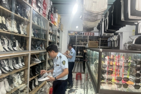 Thanh Hóa: Xử phạt hơn 100 triệu đồng các cơ sở kinh doanh hàng giả mạo nhãn hiệu