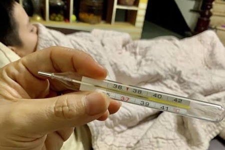 Bệnh viện Nhi Hà Nội tiếp nhận hàng trăm ca cúm A mỗi ngày, nhiều trẻ chuyển biến viêm phổi nặng