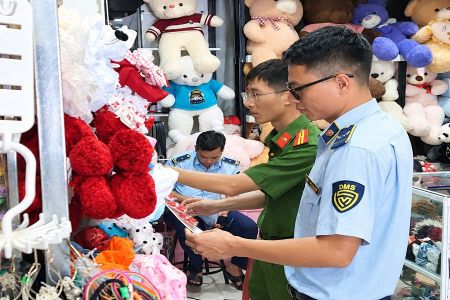 Lâm Đồng: Tịch thu gần 1.000 đồ chơi trẻ em nhập lậu, không rõ nguồn gốc