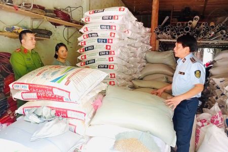 Thanh Hóa: Đội Quản lý thị trường số 11 siết chặt quản lý, ngăn chặn chất cấm trong chăn nuôi